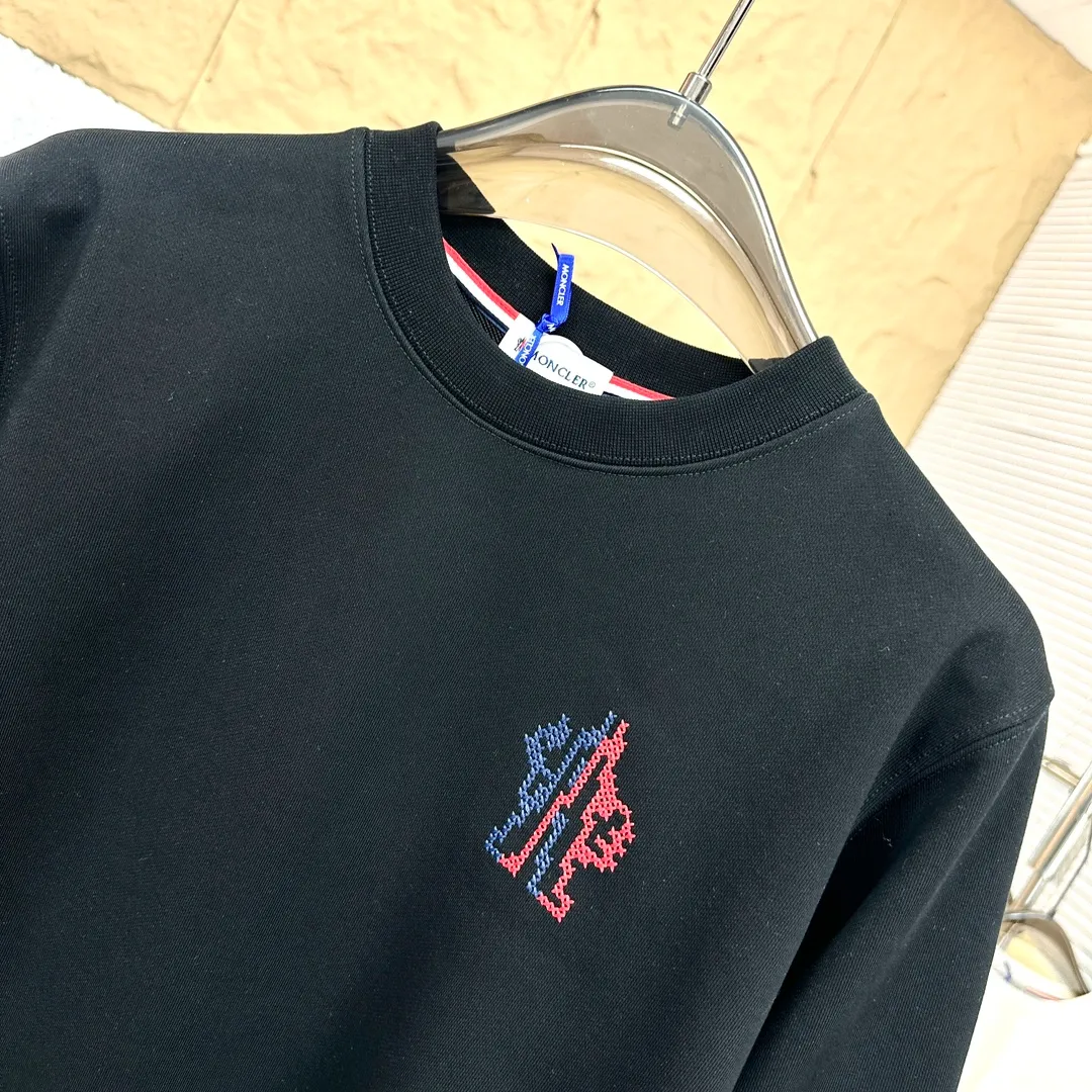 ： 🤳𝐌𝐎𝐍𝐂𝐋𝐄𝐑 ：☑️ 440 👕 ：☑️ 1*1 。🔜 。 ：☑️ 3D ，🇧🇫 1：1 。 ， ， ！🇲🇩 ！ Size：☑️S 〰️M 〰️L 〰️XL 〰️XXL